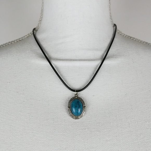 Faux turquoise necklace - Picture 2 of 3